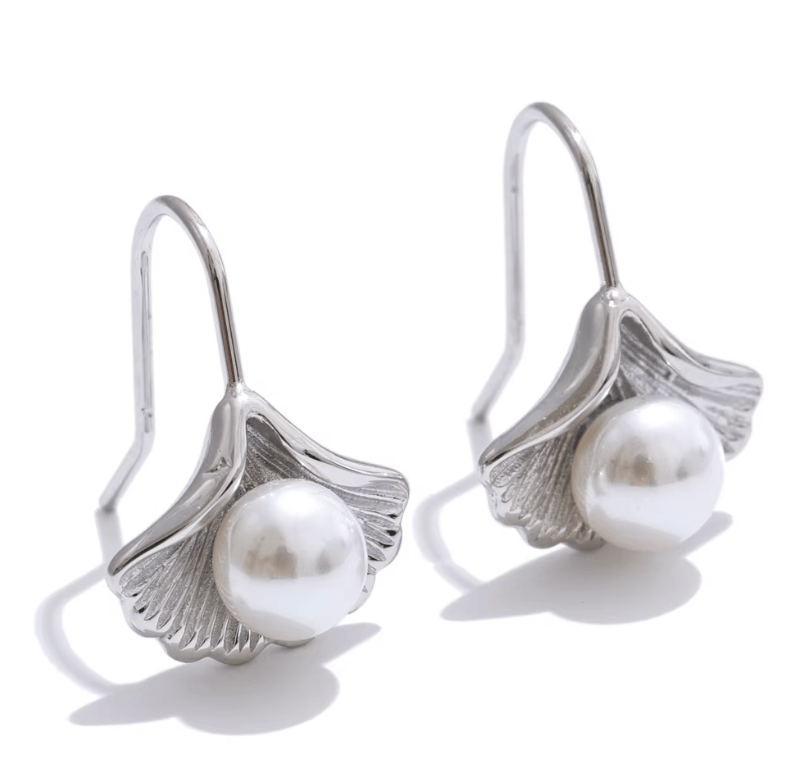 Golden Lily Pearl Earrings - Clout Vienna