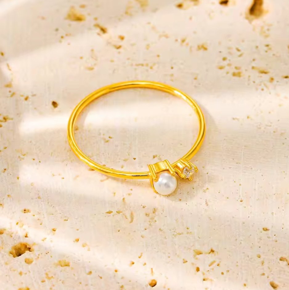 Petit Pearl Ring - Clout Vienna#