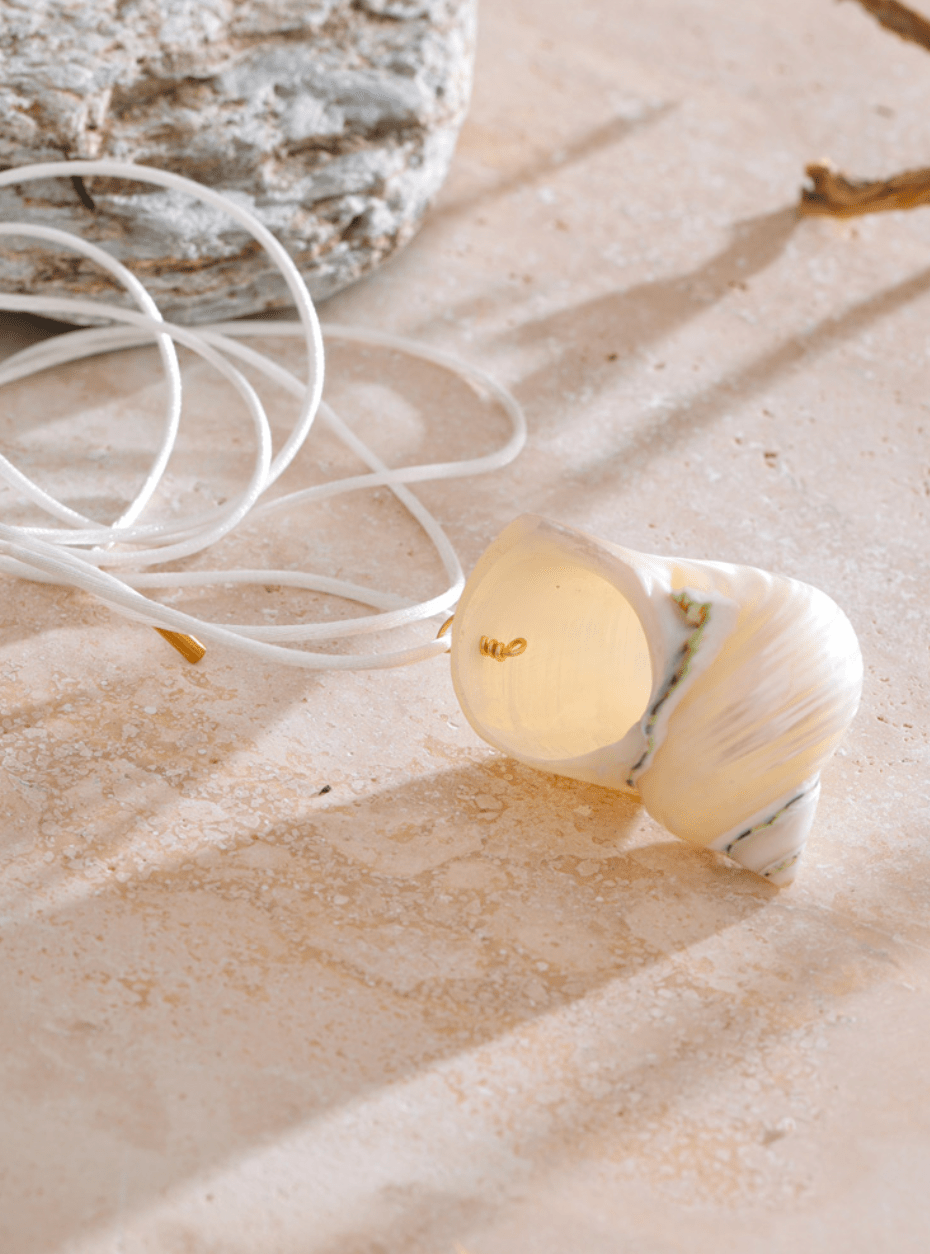 Golden Conch Necklace - Clout Vienna