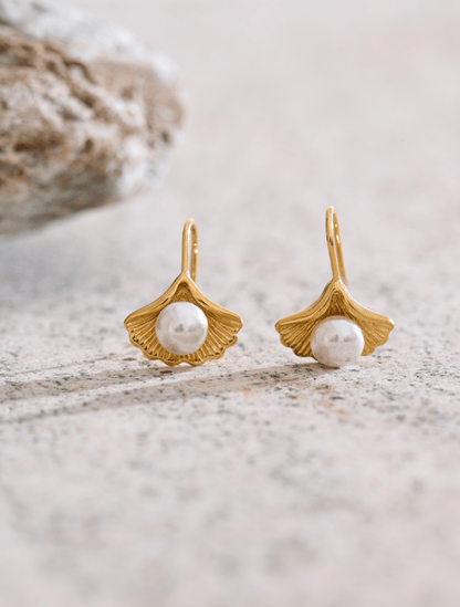 Golden Lily Pearl Earrings - Clout Vienna