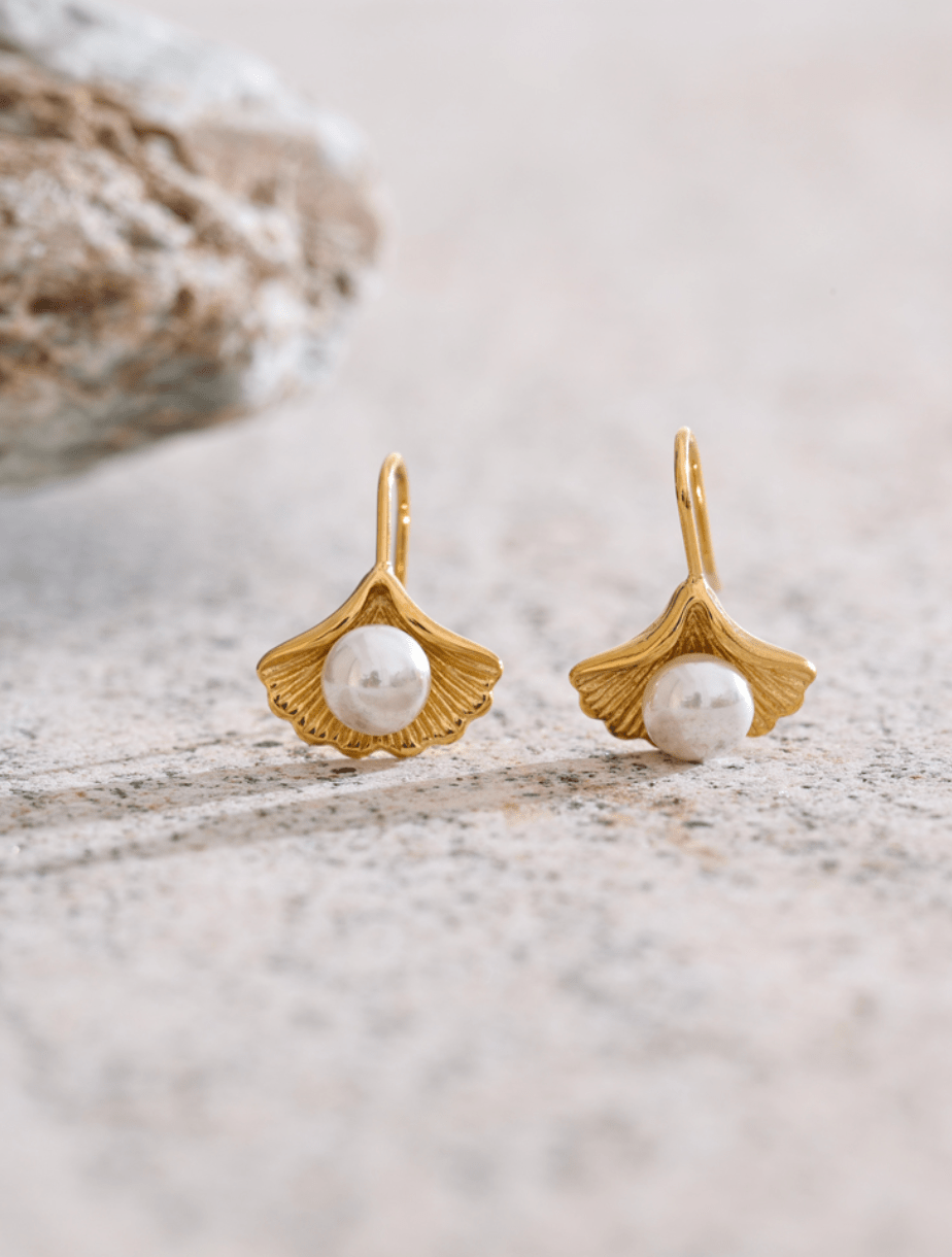 Golden Lily Pearl Earrings - Clout Vienna