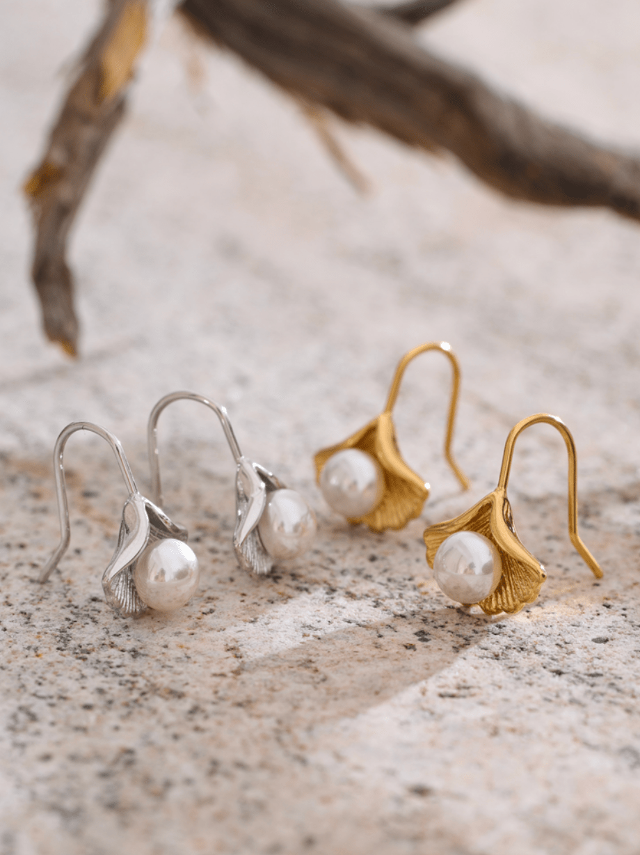 Golden Lily Pearl Earrings - Clout Vienna