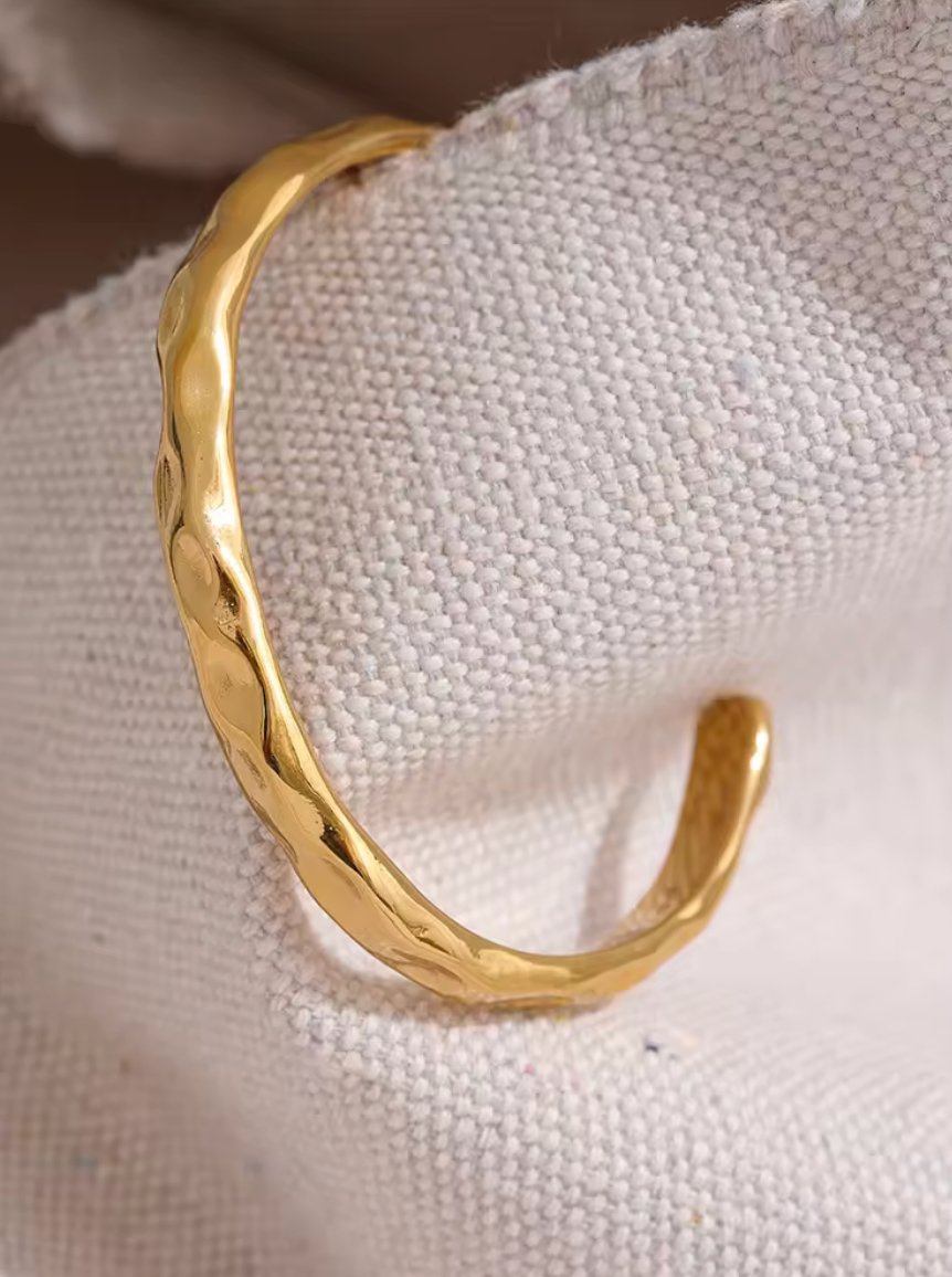 Hammered Bangle - Clout Vienna#