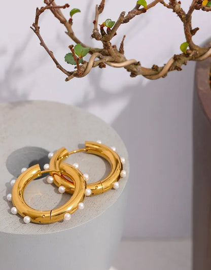 Statement Hoops mit Perlen - Clout Vienna#